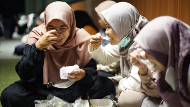  Rumah Amal Salman selama Ramadan 1443 H menyalurkan 26.809 paket makanan berbagi buka dan sahur dan berhasil disalurkan ke 26 Kab./Kota yang ada di 13 Provinsi di Indonesia. (Foto: Apun).*