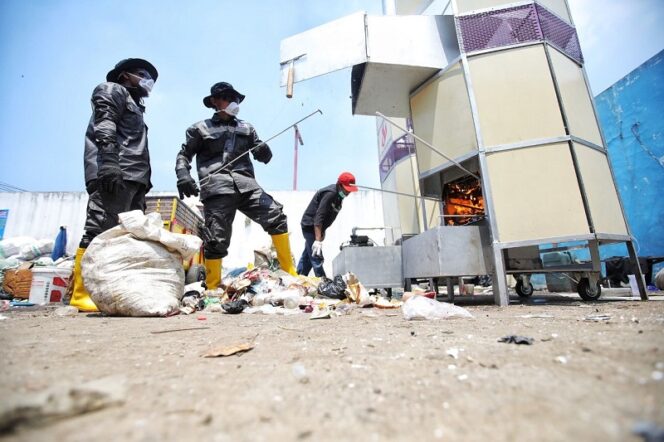  Bagi warga Kota Bandung, ada beberapa titik yang bisa anda jadikan tempat pembuangan (drop point) bagi anda yang hendak membuang sampah elektronik. (Foto: Diskominfo Kota Bandung).*