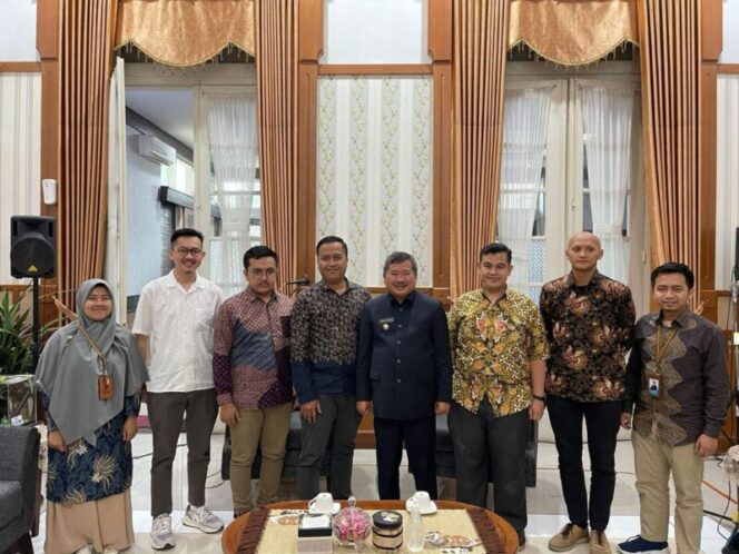  Ikatan Alumni ITB Jawa Barat (IA ITB Jabar) bertemu dengan Bupati Garut, Rudy Gunawan, Senin (29/8/2022). (Foto: Apun).*