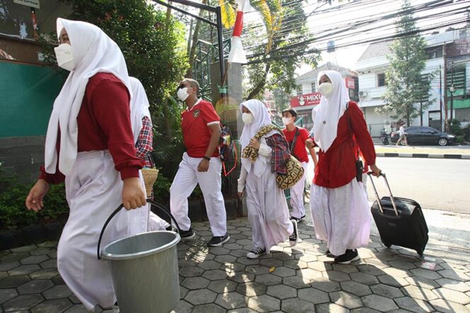  Siswa SMP Darul Hikam Maknai Kemerdekaan dengan Peduli Lingkungan
