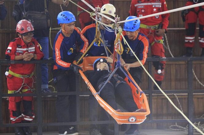  Latihan Bersama Vertical Rescue di GOR Saparua