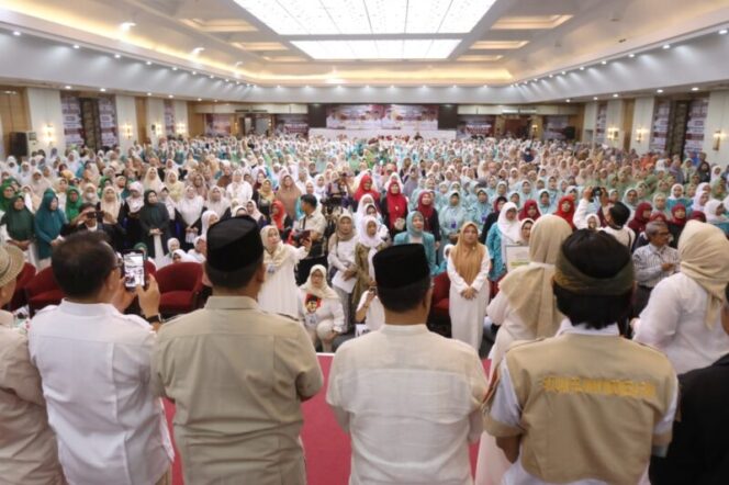  Ribuan Emak-Emak Majelis Taklim Dukung Prabowo di Bandung