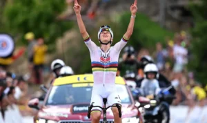 Pogacar-wins-etape6-tdf26