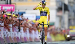 Vollering-wins-tdfw26-yellow